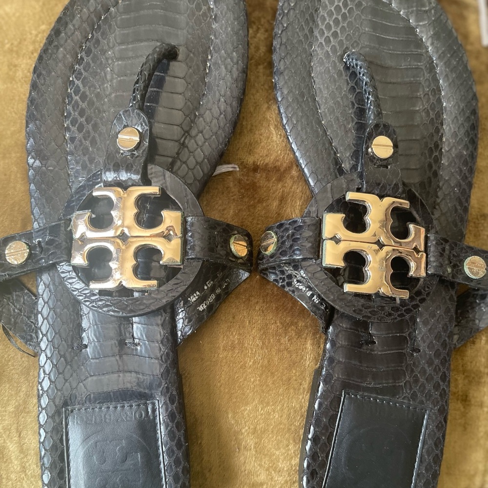 Classic Tory sandal in great condition